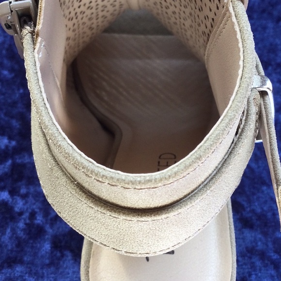 Boots - Picture 2 of 6